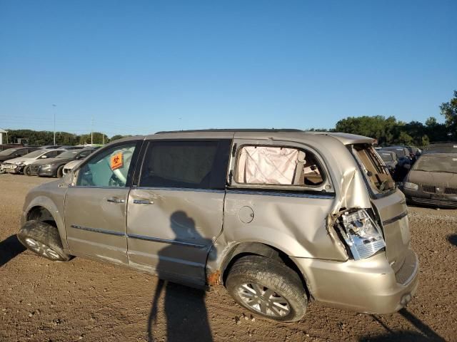 2012 Chrysler Town & Country Touring L