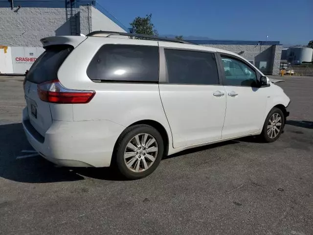 2017 Toyota Sienna XLE