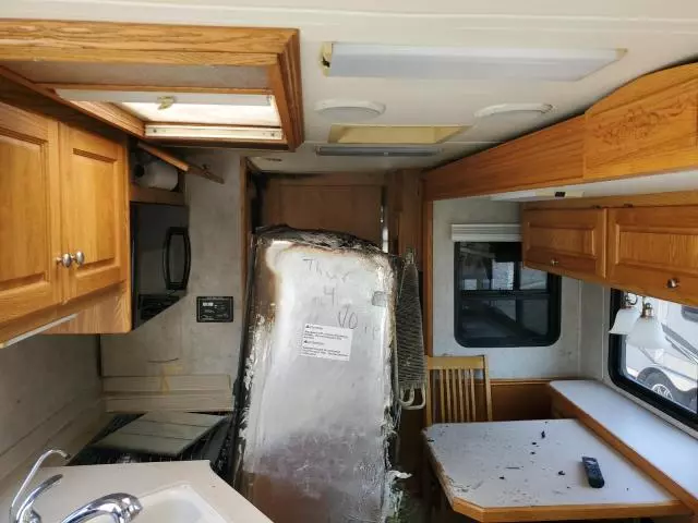 2004 Workhorse Custom Chassis Motorhome Chassis W24