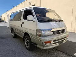 Compre carros salvage a la venta ahora en subasta: 1995 Toyota Hiace