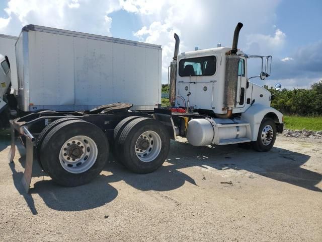 2005 Peterbilt 385