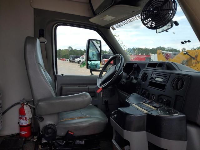 2012 Ford Econoline E350 Super Duty Cutaway Van