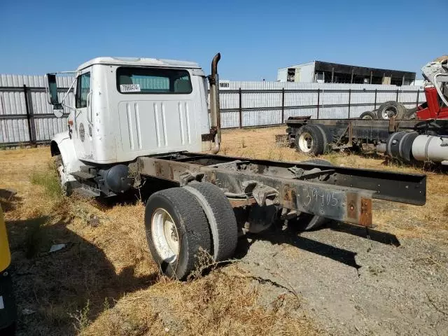 2001 International 4000 4700