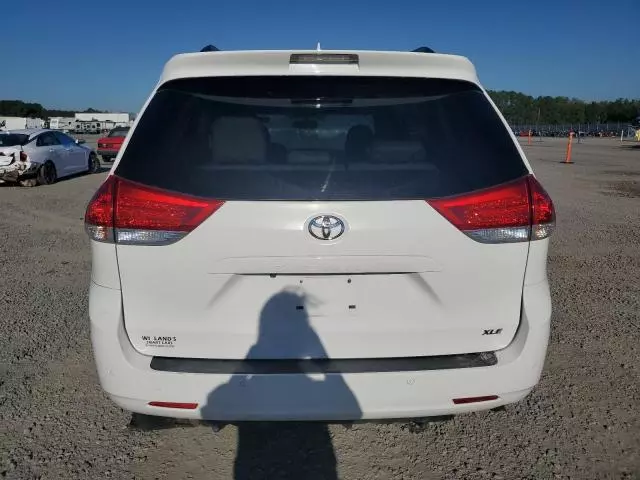 2011 Toyota Sienna XLE