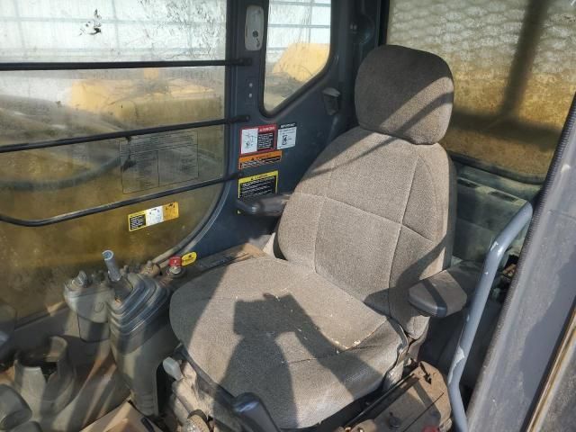 2006 John Deere 200 CLC