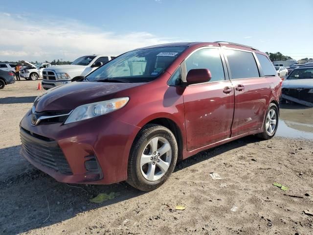 2018 Toyota Sienna LE