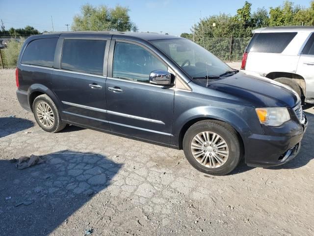 2013 Chrysler Town & Country Touring L