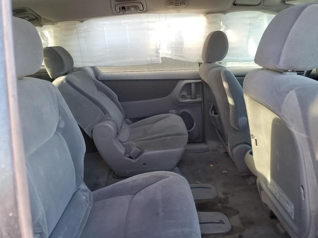 2005 Toyota Sienna CE