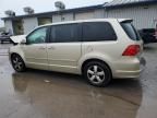 2010 Volkswagen Routan SE