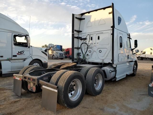 2021 Freightliner Cascadia 126