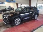 2022 Toyota Highlander Hybrid Platinum