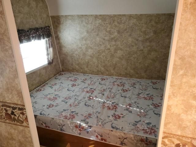 2005 Coachmen Camper