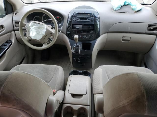 2004 Toyota Sienna CE