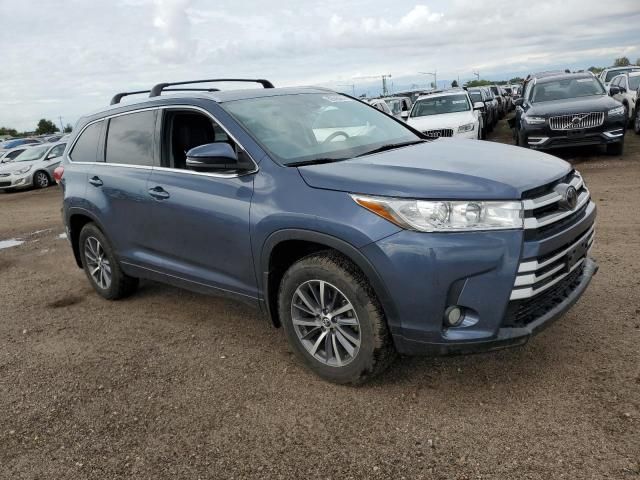 2017 Toyota Highlander SE