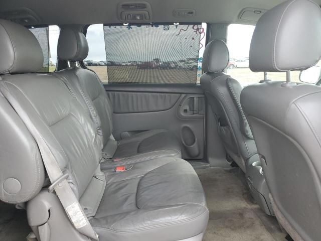 2005 Toyota Sienna XLE