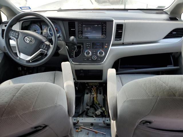 2018 Toyota Sienna LE