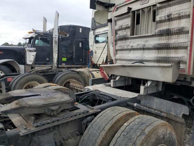 2017 Freightliner Cascadia 113