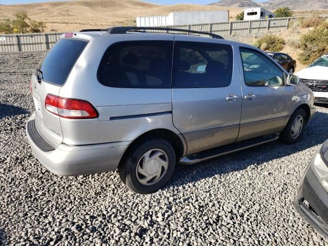 2002 Toyota Sienna LE