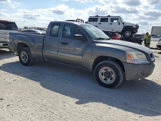 2008 Mitsubishi Raider LS