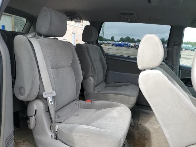 2005 Toyota Sienna CE