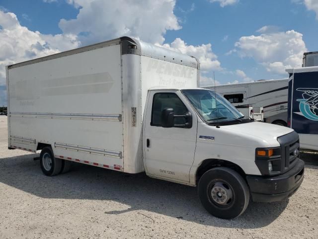 2017 Ford Econoline E350 Super Duty Cutaway Van