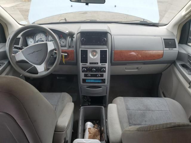 2009 Chrysler Town & Country LX