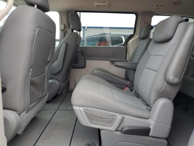 2010 Chrysler Town & Country LX