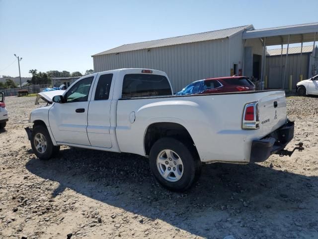 2008 Mitsubishi Raider LS