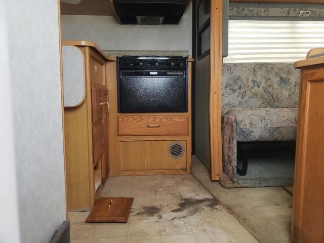 2004 Winnebago 2004 Ford Econoline E450 Super Duty Cutaway Van