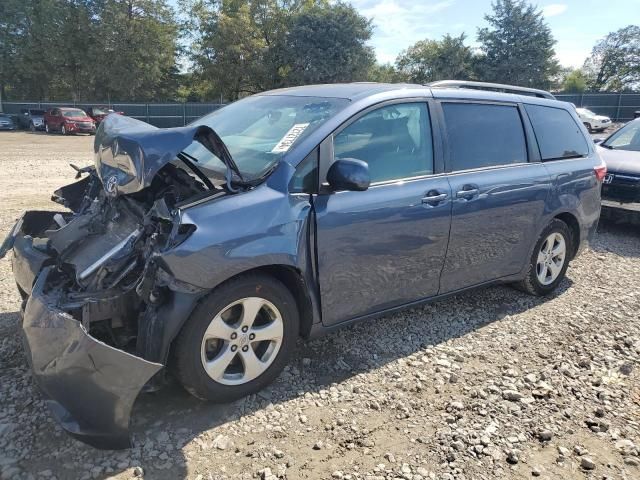 2017 Toyota Sienna LE