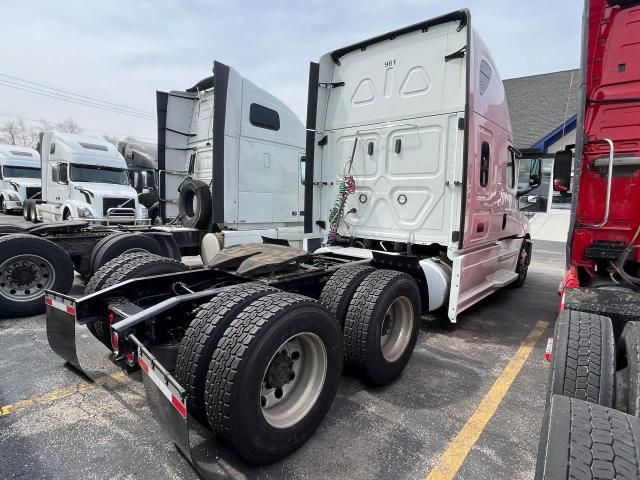 2020 Freightliner Cascadia 126