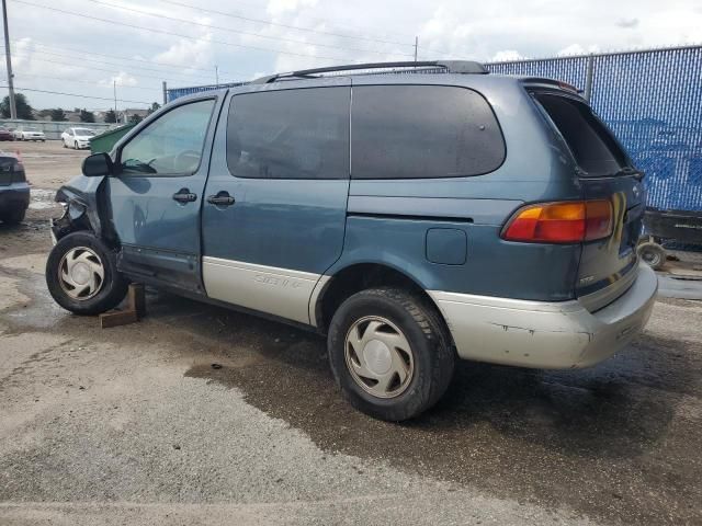 2000 Toyota Sienna LE