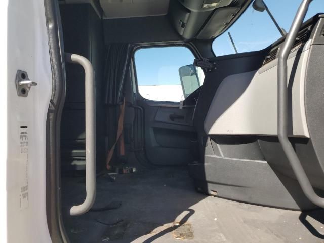 2018 Freightliner Cascadia 126