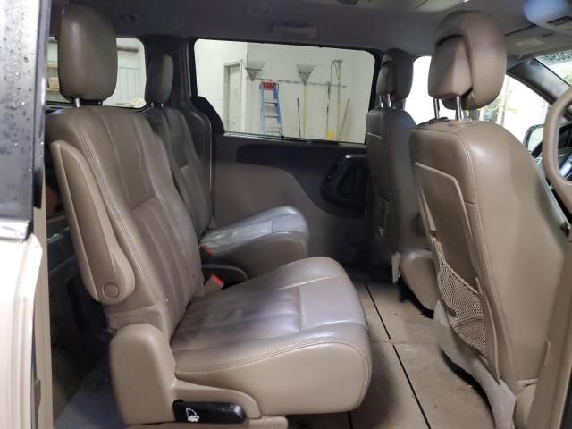 2013 Chrysler Town & Country Touring L