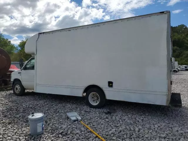 2012 Ford Econoline E350 Super Duty Cutaway Van