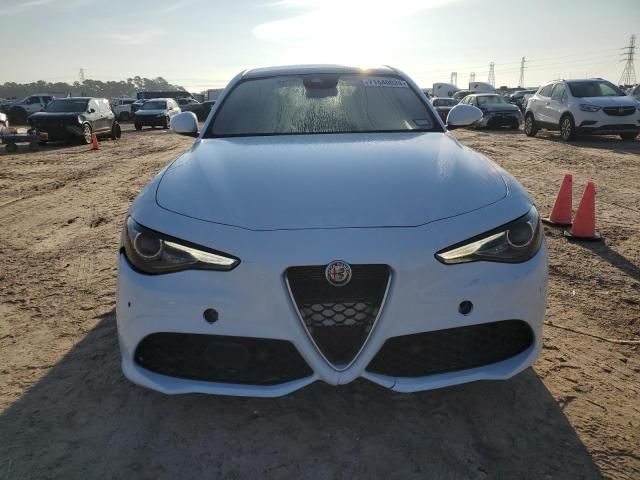 2022 Alfa Romeo Giulia Super