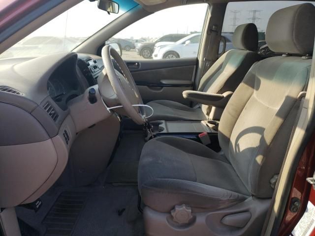 2004 Toyota Sienna CE