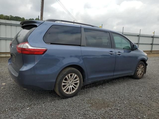 2017 Toyota Sienna XLE