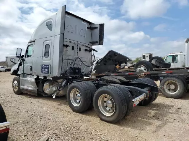 2021 Freightliner Cascadia 126