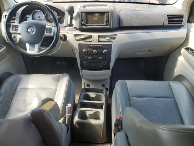 2011 Volkswagen Routan SE