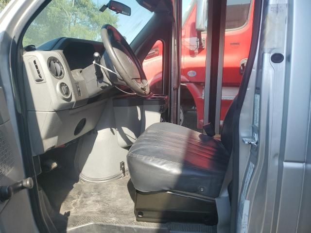 2018 Ford Econoline E450 Super Duty Cutaway Van