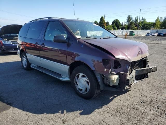 2000 Toyota Sienna LE