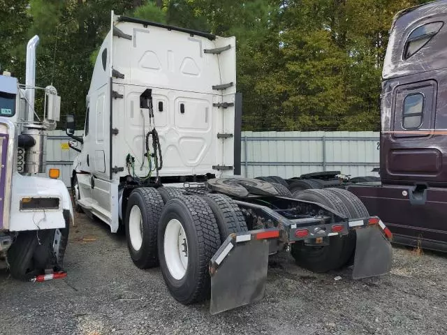 2020 Freightliner Cascadia 126