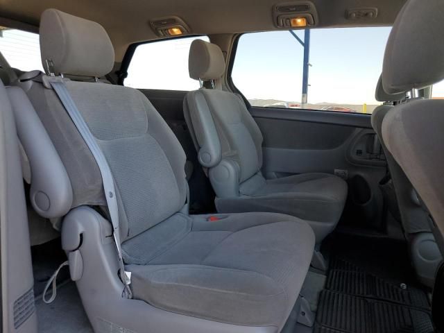 2004 Toyota Sienna CE