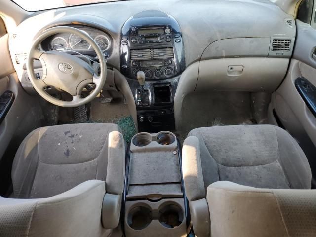 2004 Toyota Sienna CE