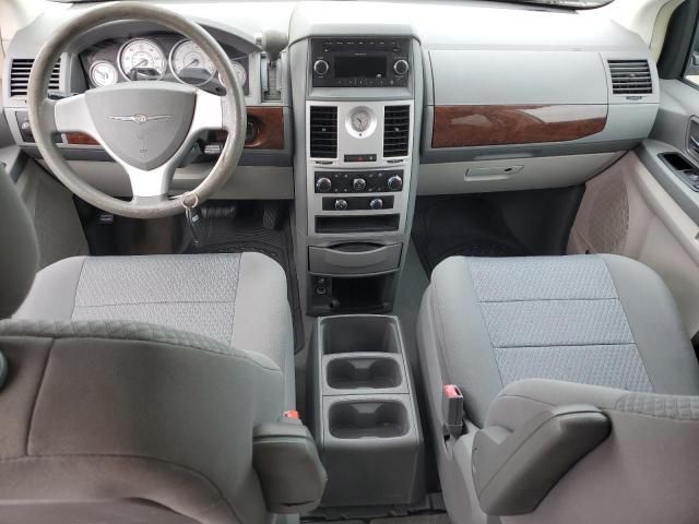 2010 Chrysler Town & Country LX