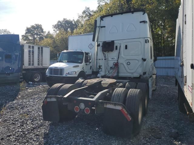 2022 Freightliner Cascadia 126