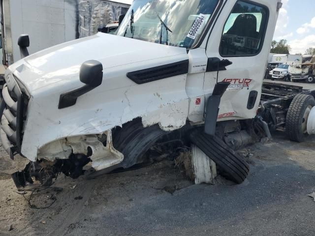 2019 Freightliner Cascadia 126