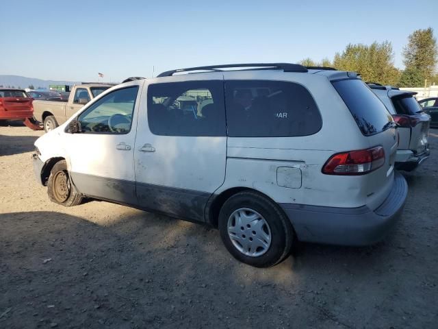 2001 Toyota Sienna LE