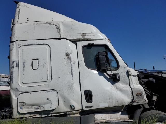 2015 Freightliner Cascadia 113